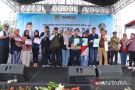 Warga Tarumajaya Bekasi serbu layanan program inovasi Botram