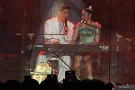 Yura Yunita ajak suami bernyanyi bersama di konser "Bingah"