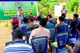 Anggota DPR bantu petani Muna Barat terapkan pertanian