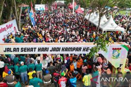 Ribuan orang meriahkan jalan santai HUT-75 Kabupaten Kampar