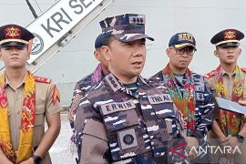 Danlanal Babel sambut KRI Semarang -594 di Pelabuhan Belinyu