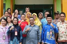 Pj Bupati Lamandau tinjau sejumlah fasilitas pendidikan dan kesehatan