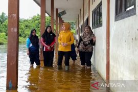 Kepala Dinas Pendidikan Kalbar data aset sekolah yang terdampak banjir