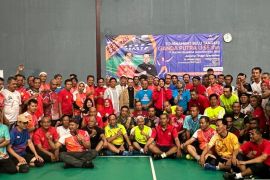 "Hidden Gems" lapangan bulu tangkis dan aktivitas tepok bulu