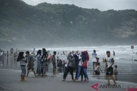 DIY bakal wajibkan "life jacket" bagi wisatawan berenang di pantai 