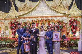 Fuji bawa kenangan mendiang Vanessa Angel dan Bibi Andriansyah di pernikahan saudara, netizen terharu!