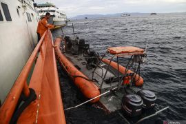 Speedboat Basarnas meledak, tiga orang tewas dan satu wartawan hilang