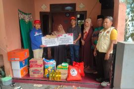 Pemkab Bangkalan santuni nelayan korban perahu tenggelam