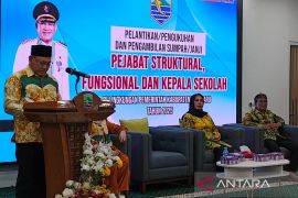 Kotabaru Regent inaugurates structural officials, school principals