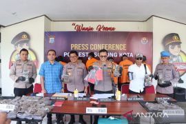Polresta Sorong tangkap pengedar 5,4 kg ganja di Bandara DEO