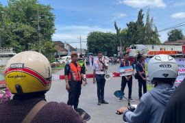 Daop 8 Surabaya imbau pengendara waspada di perlintasan sebidang