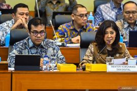 Menkomdigi akan meresmikan regulasi eSIM