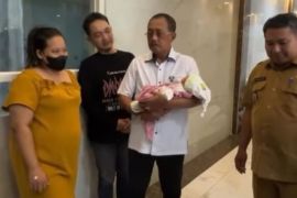 Begini aksi Wawali Armuji saat ibu dan bayi ditahan karena tak mampu bayar persalinan