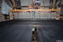 Tenun ikat Parengan khas Lamongan