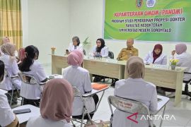 Mengobati luka dalam pendidikan dokter spesialis