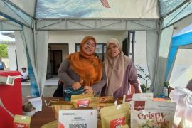 DKP Kulon Progo memberikan sertifikat PKP produk olahan berbahan ikan