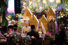 Ochi Rosdiana diam-diam menikah dengan Arief Dwi Oktavian, momen haru dan kebahagiaan warnai acara