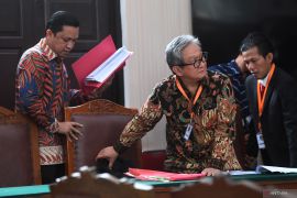 Pelimpahan berkas Hasto ke Pengadilan Tipikor, KPK dinilai langgar HAM