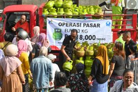 Operasi pasar gas elpiji 3 kg di Bali