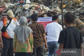 Pemkab Bekasi segel sembilan TPA sampah ilegal
