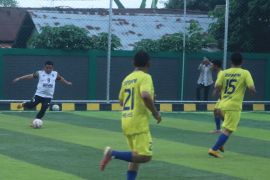 DPRD dan jajaran Pemkab HSS pererat silaturrahmi melalui mini soccer