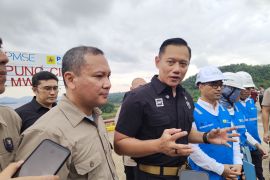AHY harap perbanyak pembangunan PLTS terapung seperti di Waduk Cirata