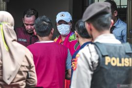 Polisi sita 2,4 kg sabu dan tangkap tiga orang saat gerebek indekos di Jakpus