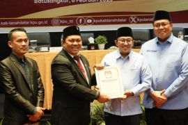 Sah, KPU tetapkan Eka Putra-Ahmad Fadly Bupati dan Wakil Bupati Tanah Datar terpilih