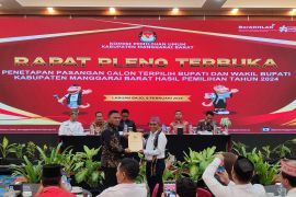 KPU Manggarai Barat menetapkan bupati-wakil bupati terpilih