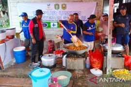 Dapur umum Tagana Kalbar masak 5.000 porsi untuk bantu korban banjir