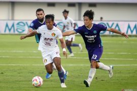 Hokky Caraka cetak gol salto, Persita bekuk Persik 3-0
