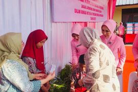 RS Bhayangkara Palembang gelar bakti  kesehatan periksa matasiswa SD