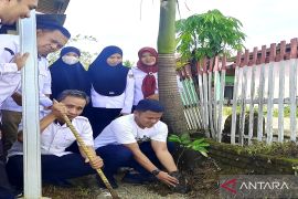 Bawaslu Gorontalo Utara tanam pohon simbol integritas dan kejujuran