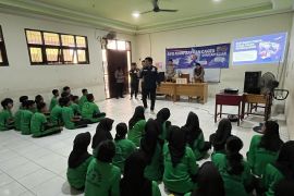 Kegiatan Sosialisasi Kehumasan Tentang Penggunaan Media Sosial di Kalangan Pelajar SMP