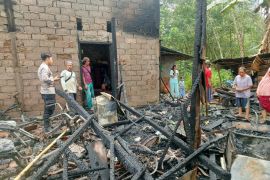 Satu rumah warga di Desa Simpung Layung terbakar