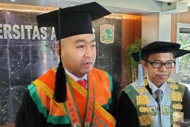 Wagub Sumbar menambah gelar akademik kedelapan  usai wisuda di Unand