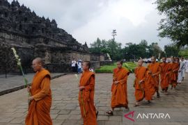Umat Buddha melakukan Magha Puja di Candi Borobudur