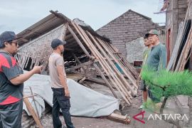 Angin kencang sebabkan kerusakan rumah di sejumlah wilayah di Jembrana