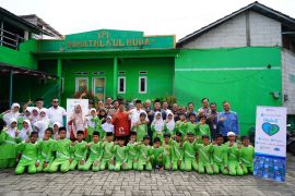 Krakatau Steel Peduli gelar Jumat Berkah di Madrasah Ibtidaiyah Cilegon
