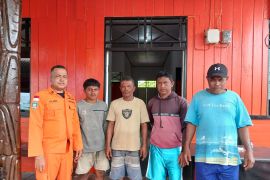 Tim SAR Timika temukan empat penumpang perahu hilang kontak