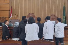 Tim Hasto minta KPK hadirkan bukti baru dalam persidangan