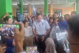 AHY memantau kegiatan cek kesehatan gratis di Puskesmas Beji Depok