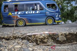 Akses jalan menuju Saba Budaya Badui ambles