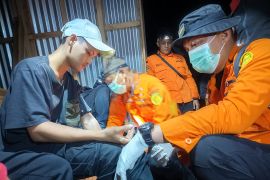 Tim SAR gabungan selamatkan enam pendaki di Gunung Soputan