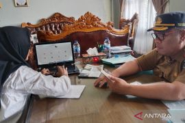 Sekda Mukomuko minta warga relakan tanaman dipotong PLN