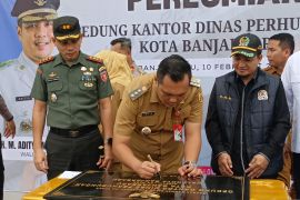 Wali Kota Aditya dorong peningkatan pelayanan di kantor baru Dishub