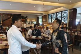 Wapres Gibran tinjau MBG di SMAN 10 Surabaya