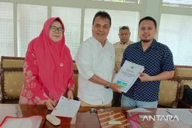 DPRD Cianjur menyerahkan berkas usulan penetapan bupati-wabup terpilih