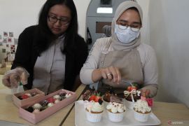 Permintaan bingkisan kue bertema hari kasih sayang meningkat