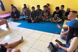 Disnakertrans Kotim bantu pulangkan 11 pekerja asal Karawang